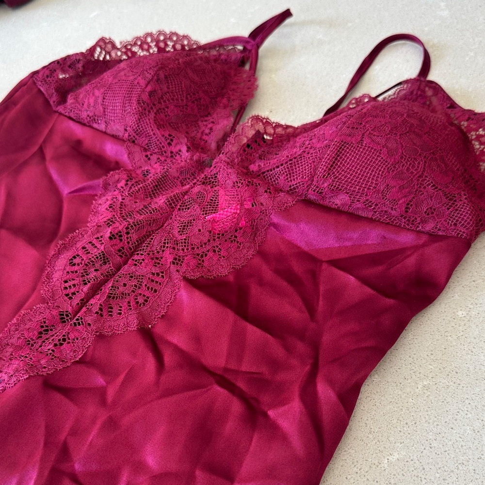 Elegant Lace Trim Burgundy Chemise